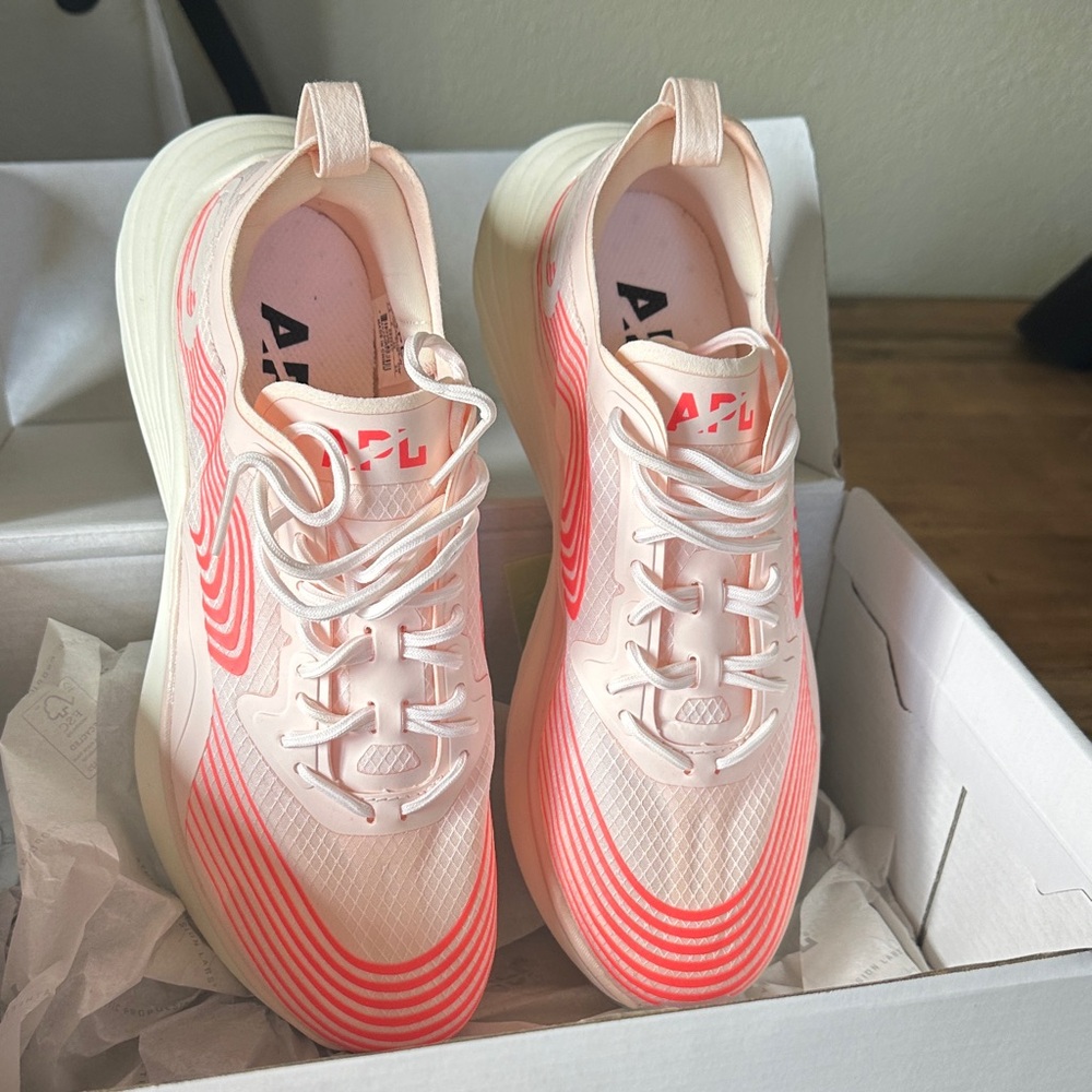 APL Women's Streamline Shoes - Creme, Magma, White 7.5